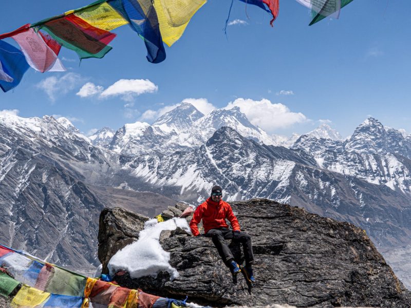 Reisbegeleider in het Himalaya gebergte